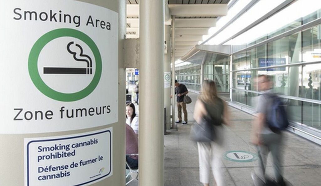 espace fumeur aeroport toronto